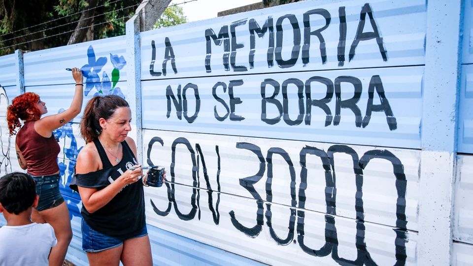 H.I.J.O.S. volvió a pintar el mural en San Isidro | Respuesta a Ramiro Marra que había borrado el homenaje al nieto 138