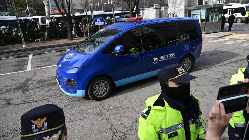 El expresidente de Corea del Sur fue a declarar tras su detención | Yoon Suk-yeol fue arrestado hace tres días 