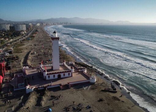 La imponente vista desde el aire de las vedettes La Serena: playa, atracciones y el Faro