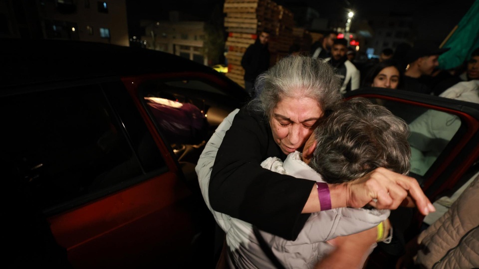 Segundo día de tregua en Gaza, entre la emoción y la violencia | Los 90 presos palestinos liberados por Israel se reencontraron con su familia 