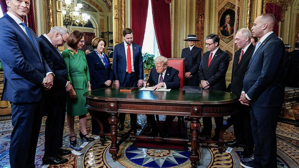 En su primer día, Trump indultó a los procesados por el asalto al Capitolio | Entre otros decretos el presidente de EE.UU. declaró una “emergencia energética”