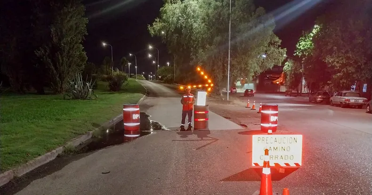 Obras en la Circunvalación: mientras siguen con el pavimento y los guardarraíles empiezan con los carteles