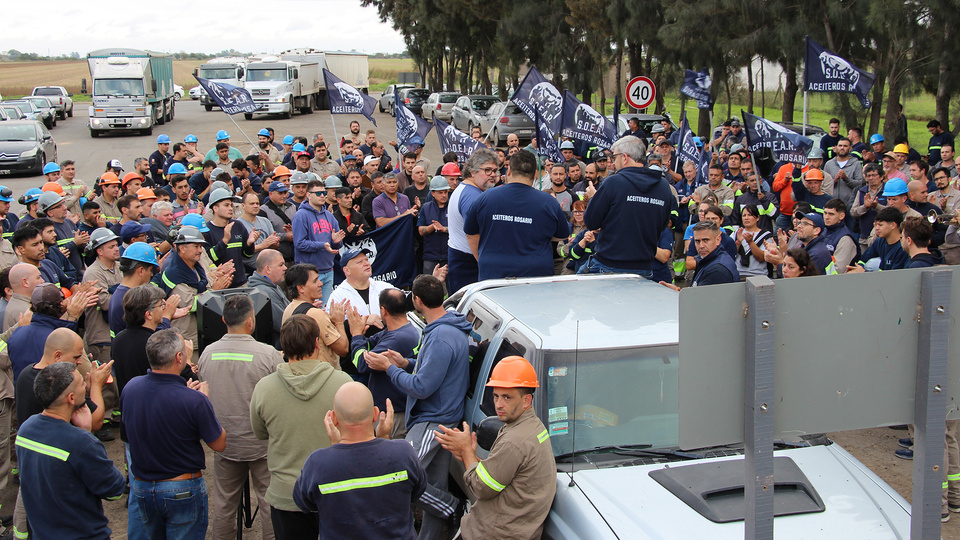 Aceiteros denuncia la “militarización” de las fábricas y amenaza con un paro nacional | Sin acuerdo paritario y con despidos por protestar