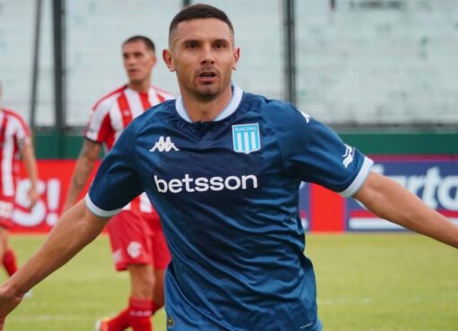 Racing dio vuelta el resultado y derrotó 3-1 a Barracas Central en su debut en el Torneo Apertura