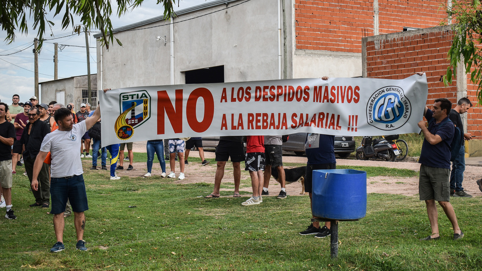 La vida bajo amenaza, crónica de los despidos en Granja Tres Aroyos | La empresa despidió a 80 trabajadores y anticipó que pueden ser 400 si no se firma el Proceso Preventivo de Crisis