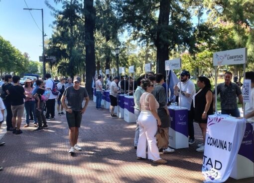 LLA impulsó una campaña de afiliación el mismo día de la marcha antifascista, pero no fue nadie | Un intento fallido de contraataque