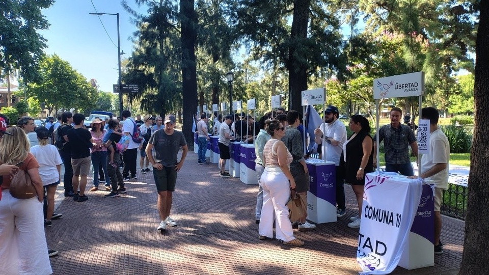 LLA impulsó una campaña de afiliación el mismo día de la marcha antifascista, pero no fue nadie | Un intento fallido de contraataque