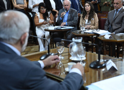 Luz verde para reiterancia y juicio en ausencia | El oficialismo logró dictamen de comisión en el Senado 