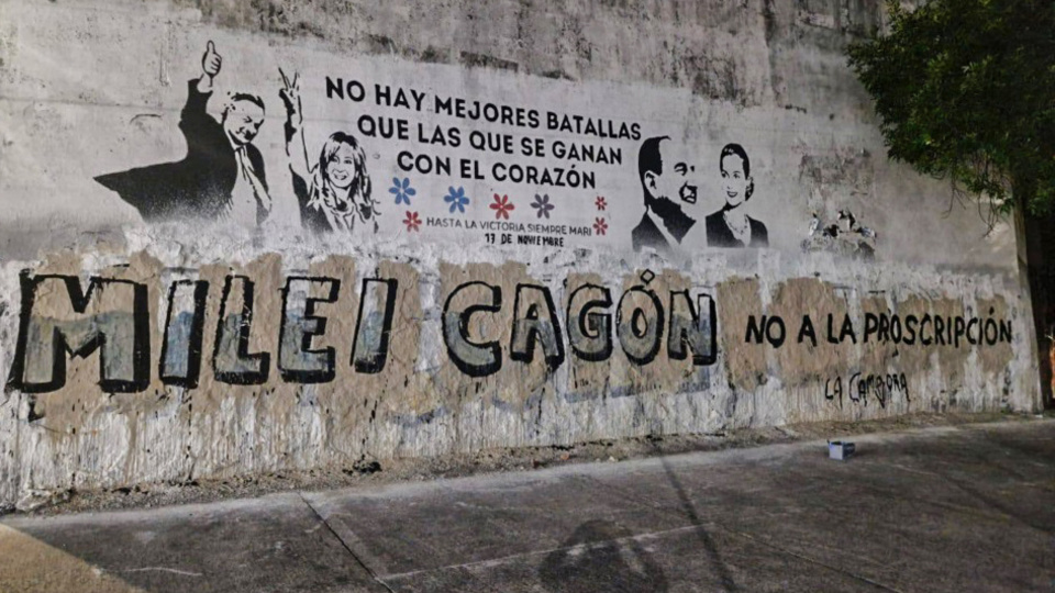 Las pintadas de La Cámpora por Ficha Limpia: “Milei cagón, no a la proscripción”  | Tras la media sanción en Diputados