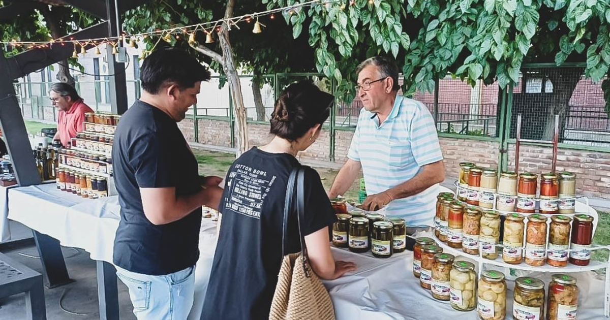 Para enamorarse de sus productos: la feria agroproductiva se instala en la Plaza Seca en San Valentín