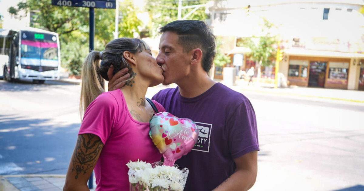 De todos los colores y para todos los gustos, las flores volvieron a ser las favoritas para regalar en San Valentín