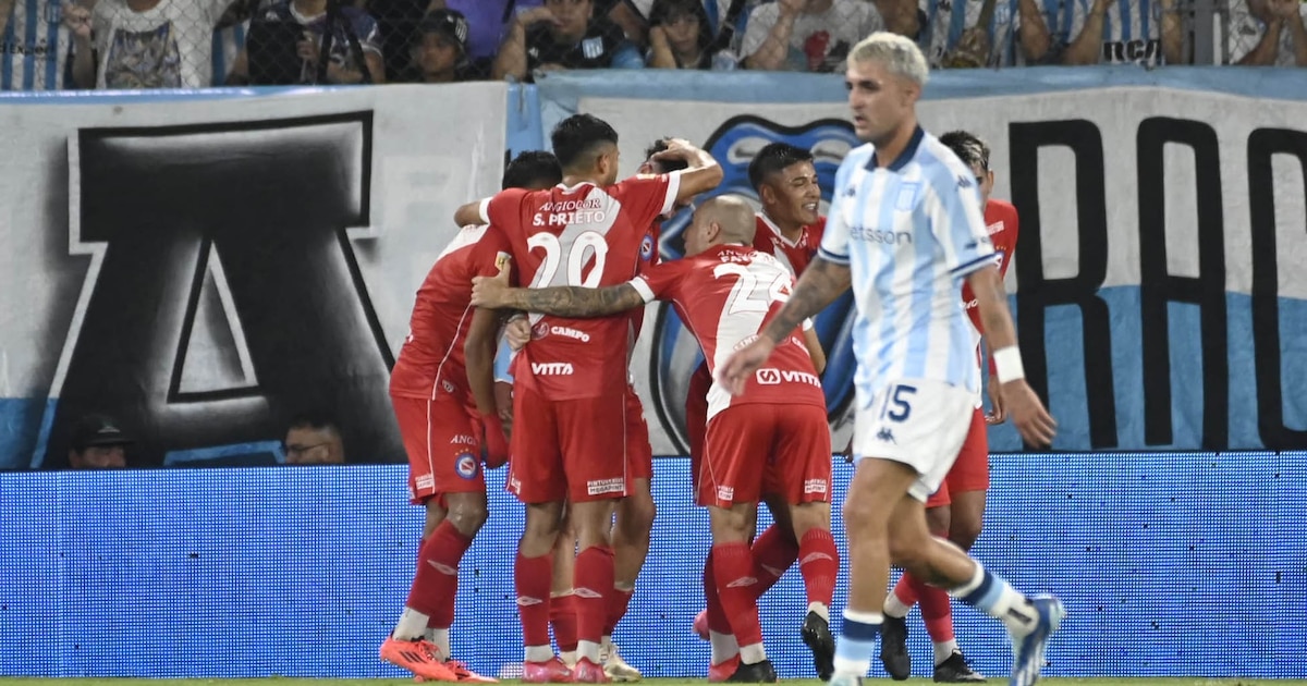 Racing perdió 3-2 con Argentinos Juniors y recibió un golpe en la previa a la final de la Recopa Sudamericana