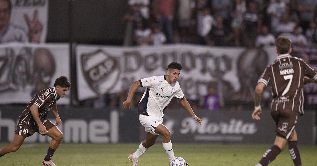 Independiente no pudo sostener la ventaja y por un gol en contra sobre el final empató con Platense