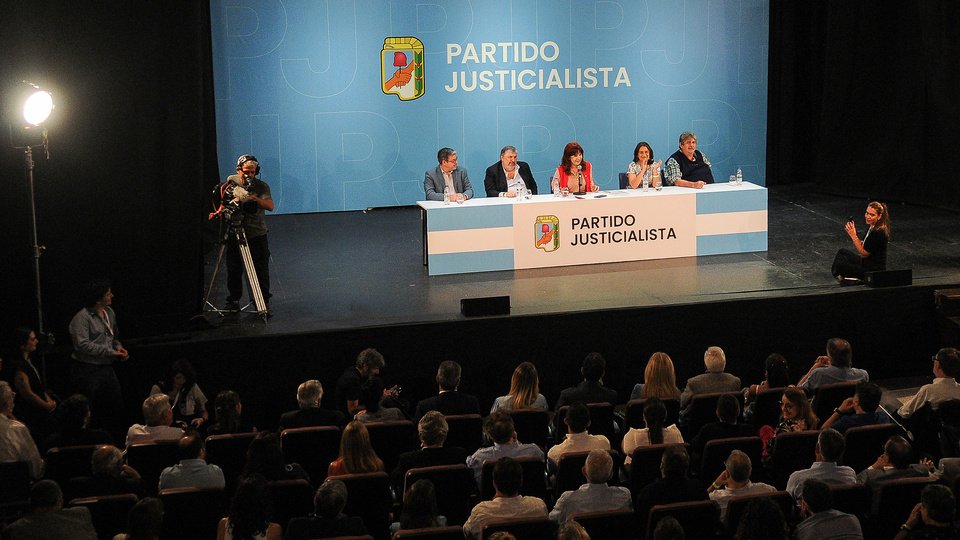 Cristina Kirchner pone primera en el PJ | Reunión en la sede de Matheu con la cabeza en las elecciones