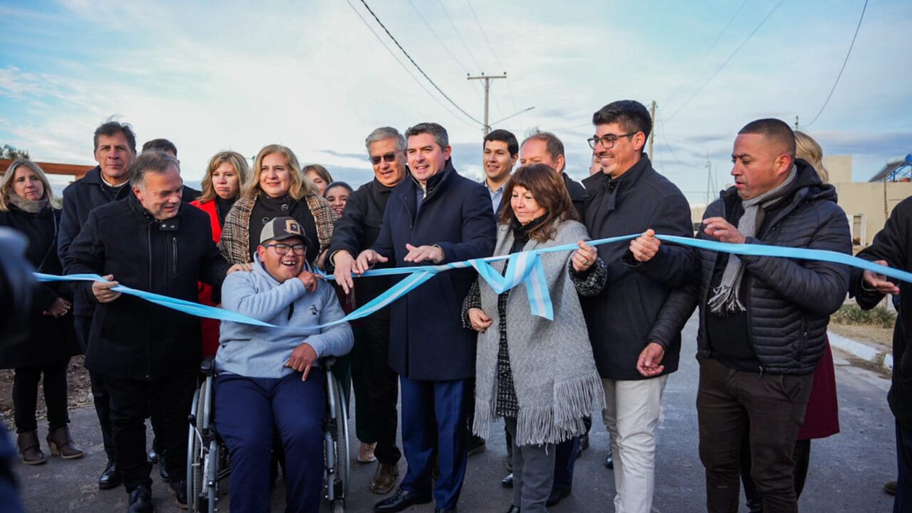 Orrego inauguró pavimentos en San Martín San Juan