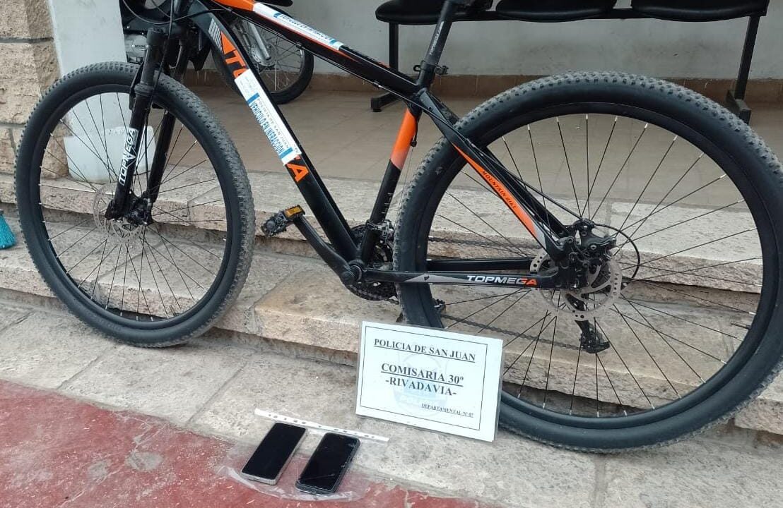 Ladrón de bicicleta 🚳🚲 es atrapado en Rivadavia San Juan.