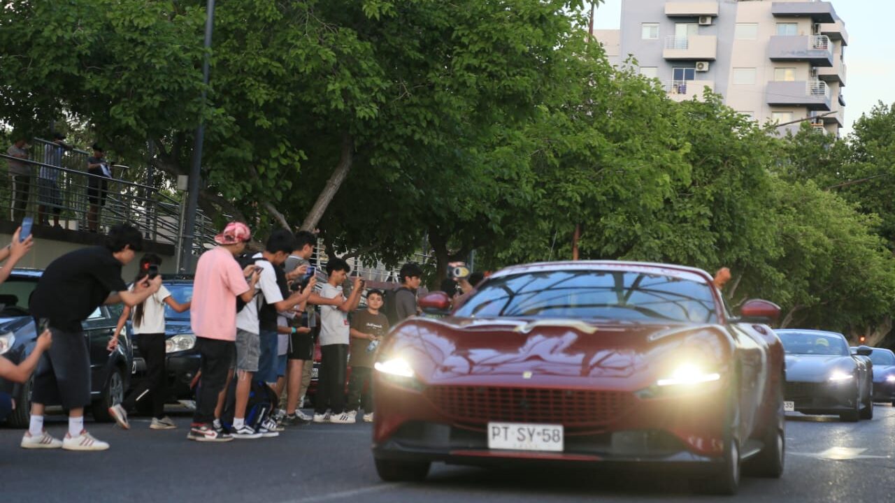 Treinta Ferraris Recorren San Juan Argentina