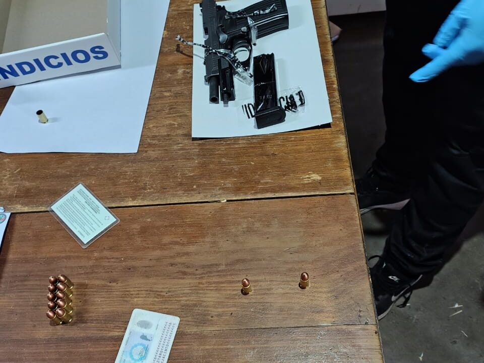 En un confuso robo un vecino le dispara al otro vecino y los ladrones salen ilesos